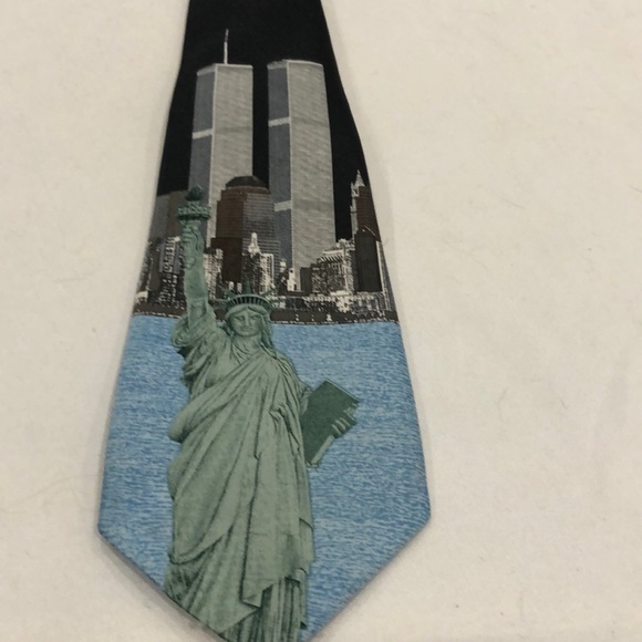 Twin Towers and Statue of Liberty tie handmade - Picture 2 of 6